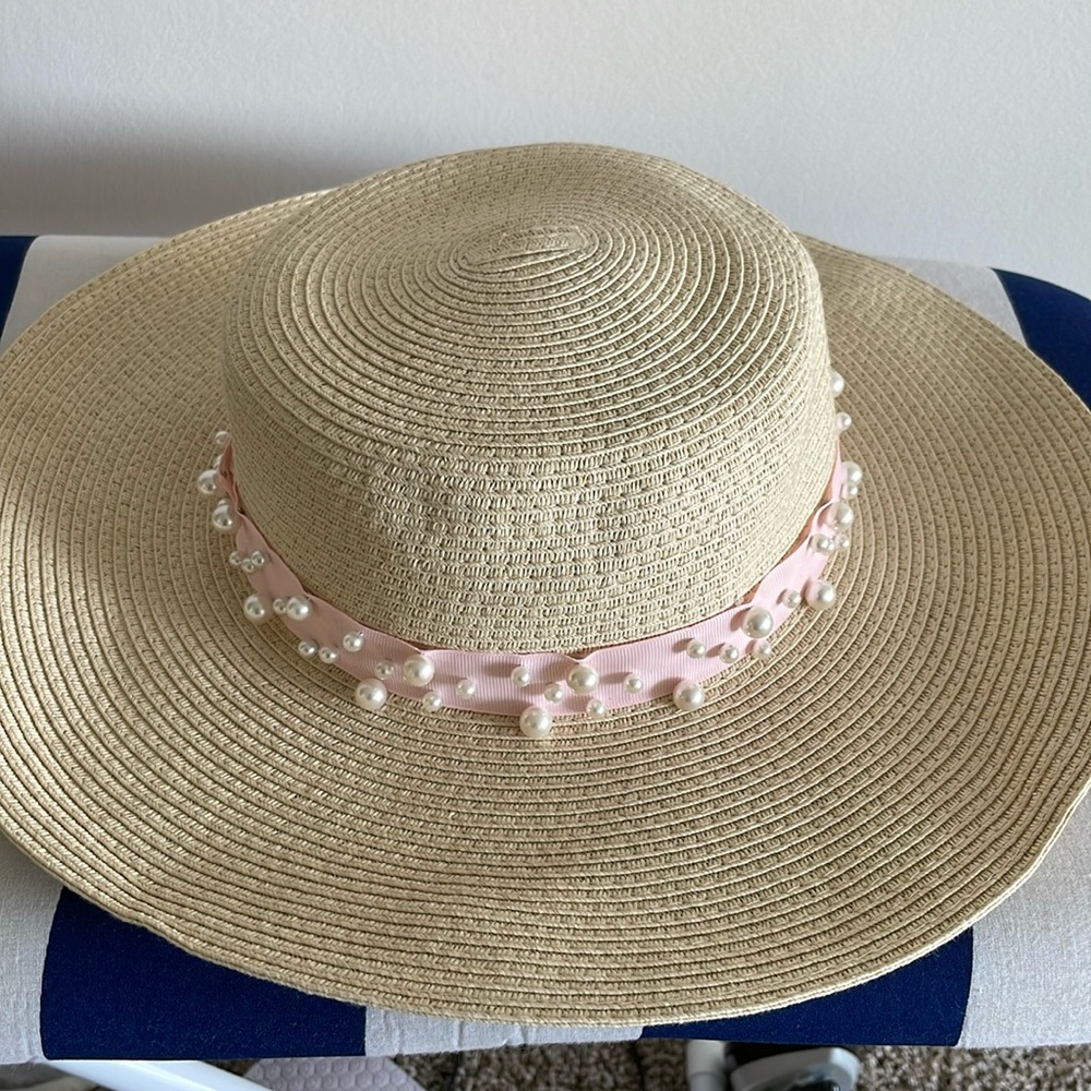 Lady’s hat.